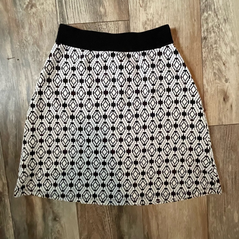 Gilli Kelsey A-line Textured Skirt, black & white, Size S, No Visible Flaws.